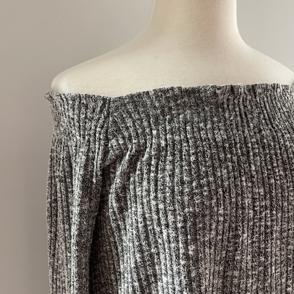 ALTER’d STATE | OFF THE SHOULDERS BELL SLEEVE TOP - Picture 4 of 4